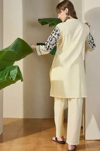 Women Ethnic Motifs Embroidered Straight Kurta Palazzos Set