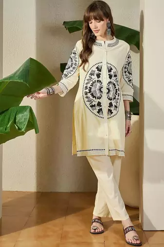 Women Ethnic Motifs Embroidered Straight Kurta Palazzos Set