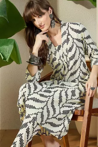 Women Printed Regular Kurta With Trousers