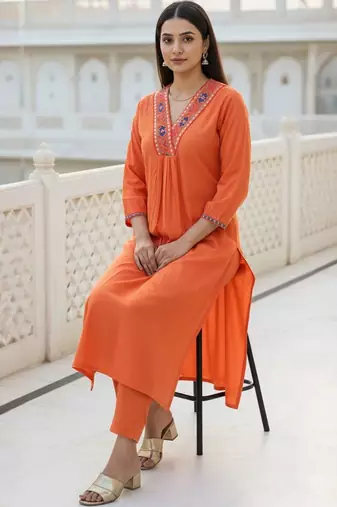 Women Ethnic Motifs Embroidered Kurta Set