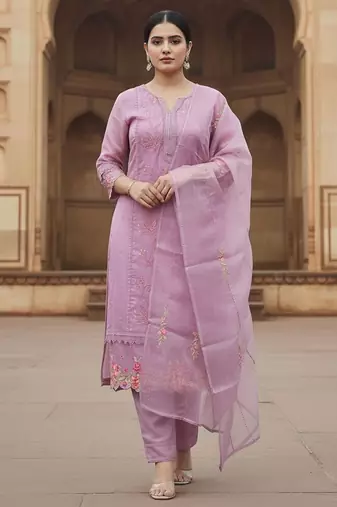 Women Floral Embroidered Regular Thread Work Kurta with Trousers & With Dupatta