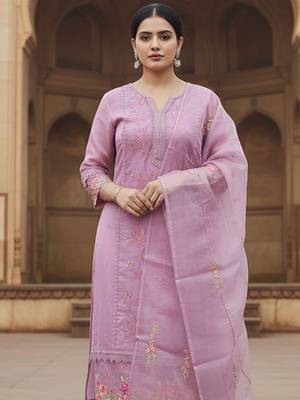 Women Floral Embroidered Regular Thread Work Kurta with Trousers & With Dupatta 2