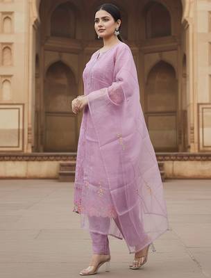 Women Floral Embroidered Regular Thread Work Kurta with Trousers & With Dupatta 3