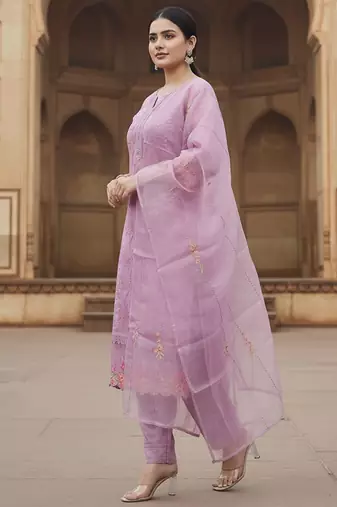 Women Floral Embroidered Regular Thread Work Kurta with Trousers & With Dupatta