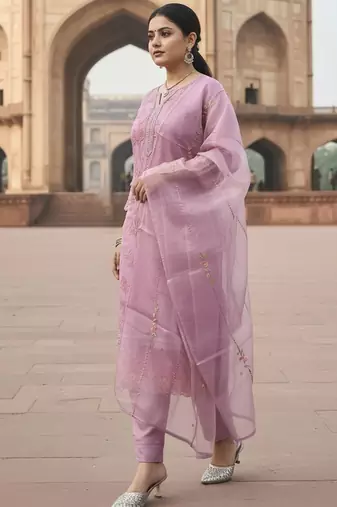Women Floral Embroidered Regular Thread Work Kurta with Trousers & With Dupatta