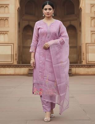 Women Floral Embroidered Regular Thread Work Kurta with Trousers & With Dupatta 6