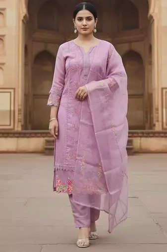 Women Floral Embroidered Regular Thread Work Kurta with Trousers & With Dupatta