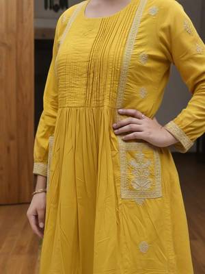Women Ethnic Motifs Embroidered Pure Cotton Kurta with Trousers 2