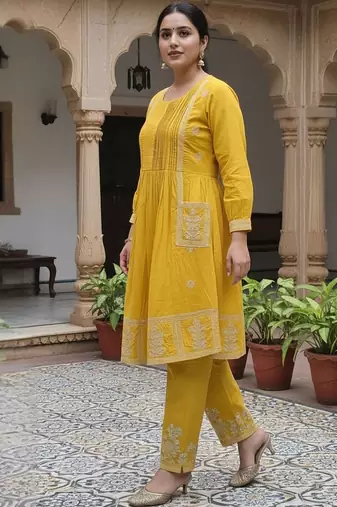 Women Ethnic Motifs Embroidered Pure Cotton Kurta with Trousers