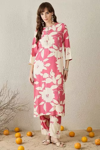 Women Peach Floral Printed Regular Kurta with Trousers