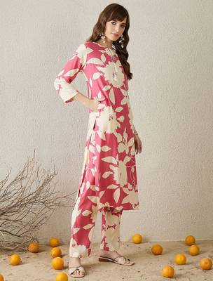 Women Peach Floral Printed Regular Kurta with Trousers 3