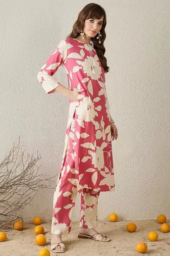 Women Peach Floral Printed Regular Kurta with Trousers