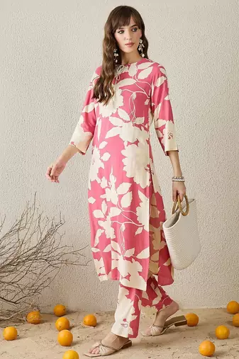 Women Peach Floral Printed Regular Kurta with Trousers