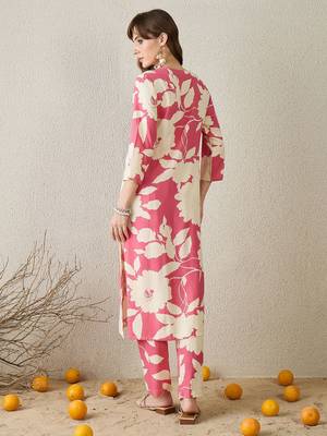 Women Peach Floral Printed Regular Kurta with Trousers 5