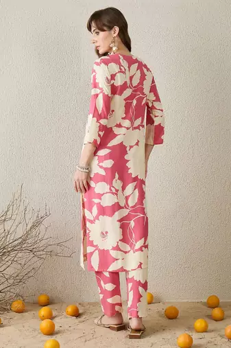 Women Peach Floral Printed Regular Kurta with Trousers
