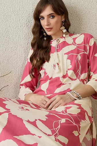 Women Peach Floral Printed Regular Kurta with Trousers