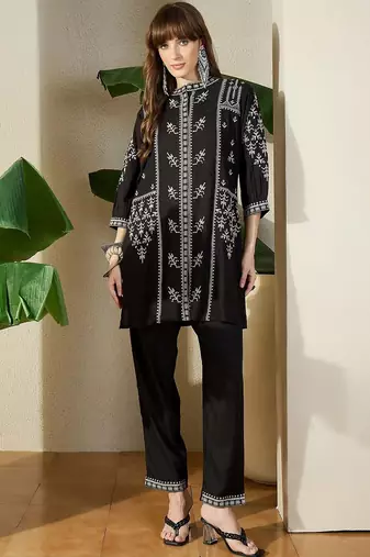 Women Ethnic Motifs Embroidered Regular Thread Work Kurta with Trousers