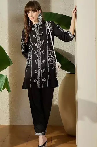 Women Ethnic Motifs Embroidered Regular Thread Work Kurta with Trousers