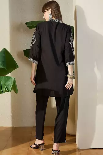 Women Ethnic Motifs Embroidered Regular Thread Work Kurta with Trousers
