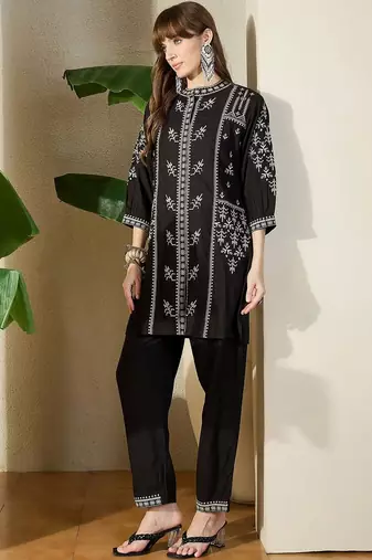 Women Ethnic Motifs Embroidered Regular Thread Work Kurta with Trousers