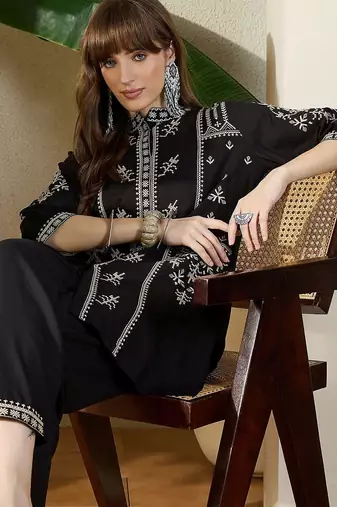 Women Ethnic Motifs Embroidered Regular Thread Work Kurta with Trousers