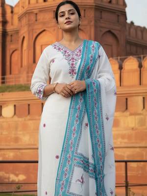 Women Embroidered Thread Work Pure Cotton Kurta with Trousers & With Dupatta 2