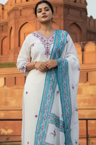 Women Embroidered Thread Work Pure Cotton Kurta with Trousers & With Dupatta