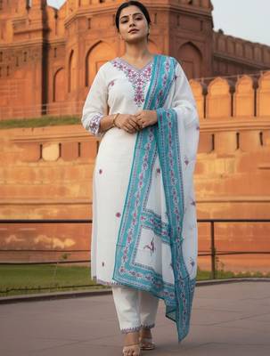 Women Embroidered Thread Work Pure Cotton Kurta with Trousers & With Dupatta 4