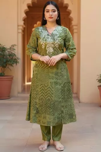 Women Printed Regular Thread Work Kurta with Trousers