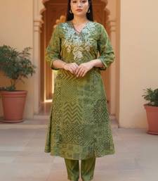 Women Printed Regular Thread Work Kurta with Trousers