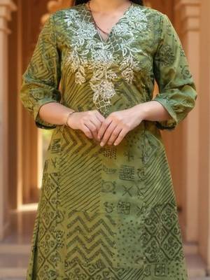 Women Printed Regular Thread Work Kurta with Trousers 2