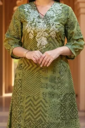 Women Printed Regular Thread Work Kurta with Trousers