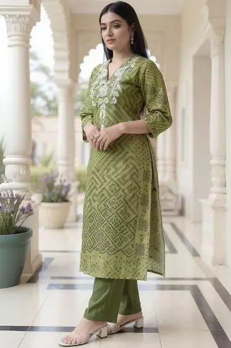Women Printed Regular Thread Work Kurta with Trousers