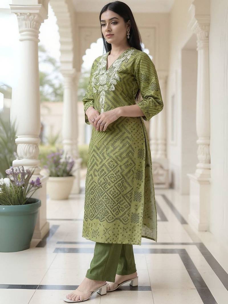 Women Printed Regular Thread Work Kurta with Trousers