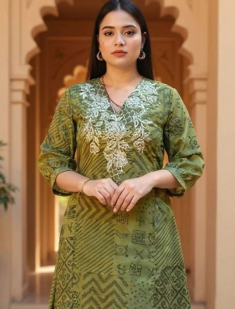 Women Printed Regular Thread Work Kurta with Trousers