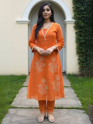 Women Ethnic Motifs Embroidered Kurta with Trousers 1