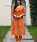 Women Ethnic Motifs Embroidered Kurta with Trousers