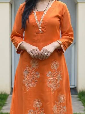 Women Ethnic Motifs Embroidered Kurta with Trousers 2
