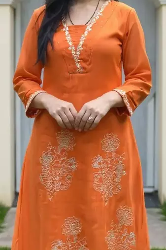 Women Ethnic Motifs Embroidered Kurta with Trousers