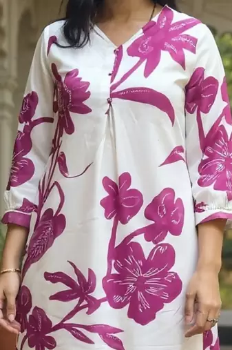 Women Floral Printed Kurta with Trousers