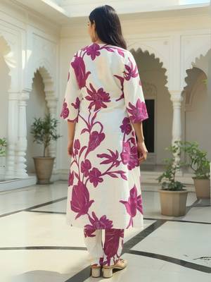 Women Floral Printed Kurta with Trousers 4