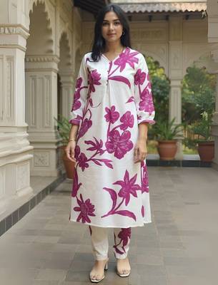 Women Floral Printed Kurta with Trousers 5
