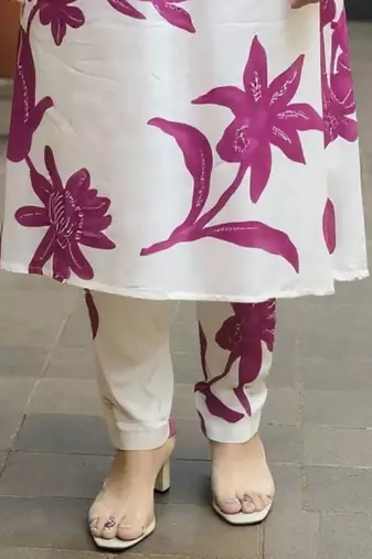 Women Floral Printed Kurta with Trousers