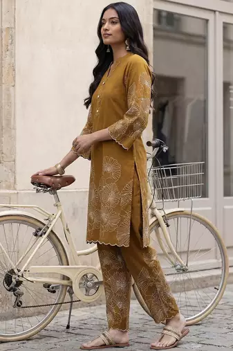 Women Floral Printed Regular Pure Cotton Kurta with Trousers