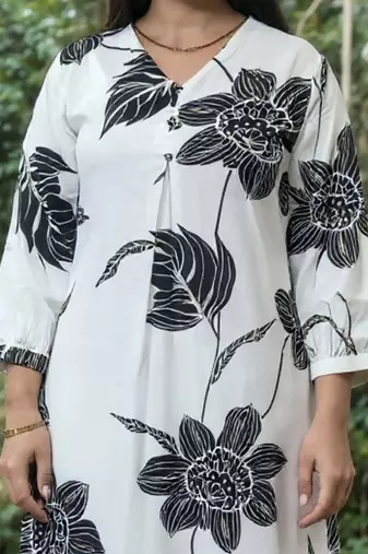Women Floral Printed Kurta with Trousers