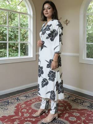 Women Floral Printed Kurta with Trousers 4
