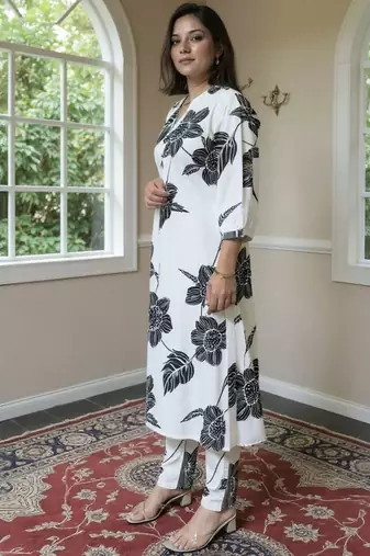 Women Floral Printed Kurta with Trousers