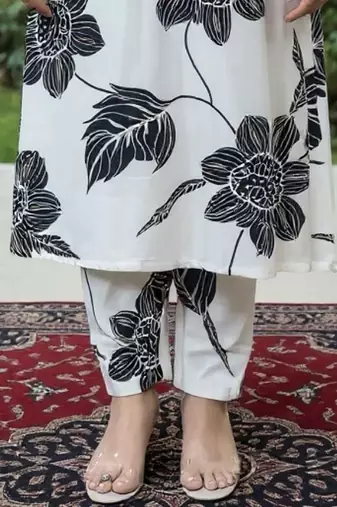 Women Floral Printed Kurta with Trousers