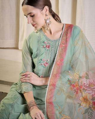 Women Floral Embroidered Kurta with Trousers & Dupatta 2