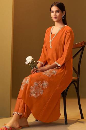 Ethnic Motifs Embroidered V-Neck Thread Work A-Line Kurta & Trousers